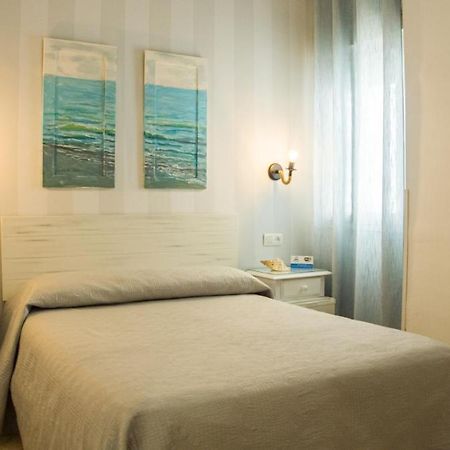 Hostal Patio Andaluz Punta Umbría Екстериор снимка